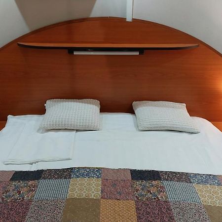 Family Apartman Gyula Bagian luar foto