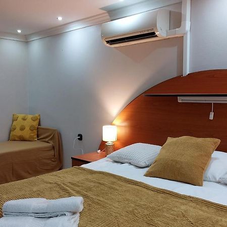 Family Apartman Gyula Bagian luar foto