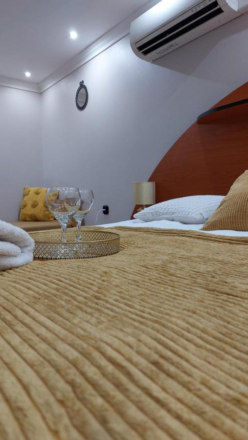 Family Apartman Gyula Bagian luar foto