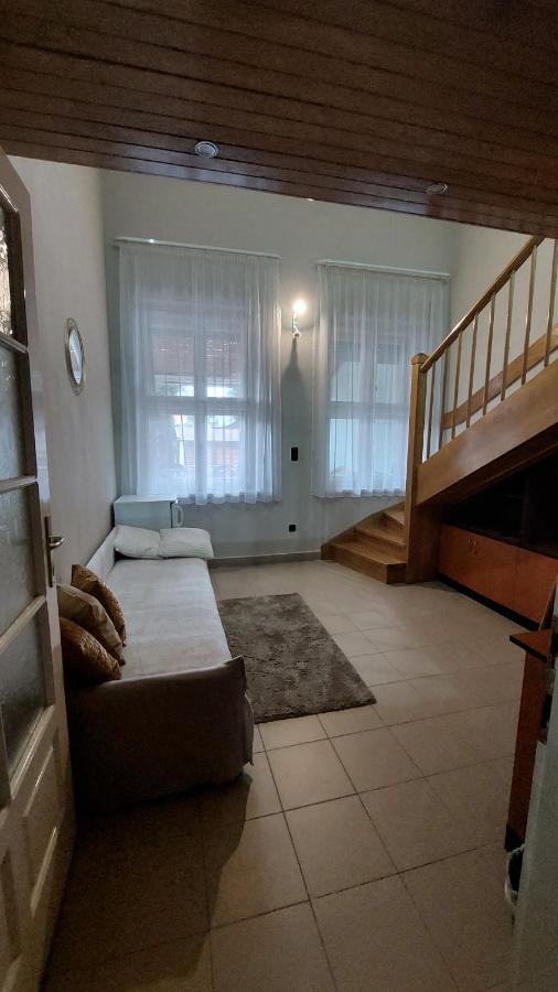 Family Apartman Gyula Bagian luar foto